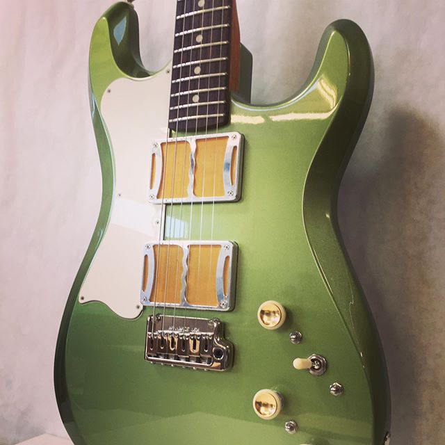 The Ronin Mirari in Mustang Green Metallic - “they say geniuses pick green.” - Focker .
.
#whatisdeadmayneverdie 
#oneofakind roninguitars #mirari #foilbucker #mustang #redwood #redwoodguitar #oldgrowth #superstrat #reclaimed #guitarsofinstagram #customguitar #boutiqueguitars #luthier #oldwood #gear #tone #guitar #electricguitar #handmade #rare #exotic